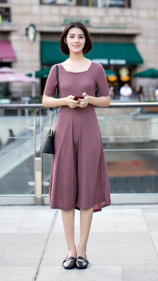 街拍:各具潮流的时尚穿搭，学会了，让你散发迷人气质