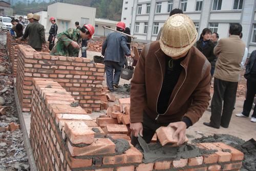  【老人】老人说“门选凹，坟选凸，家中能人辈出”，其中有何讲