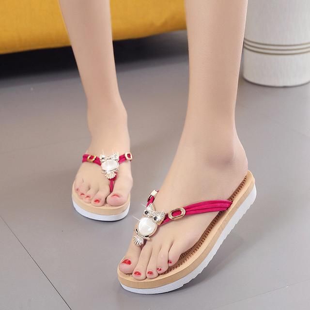 凉鞋的秘密：简单“一字带”让你穿出优雅，显腿长超气质