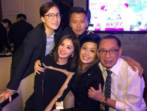  「生父」谢霆锋经纪人霍汶希罕见晒女儿，Honey越来越像妈妈，生父至今未公开