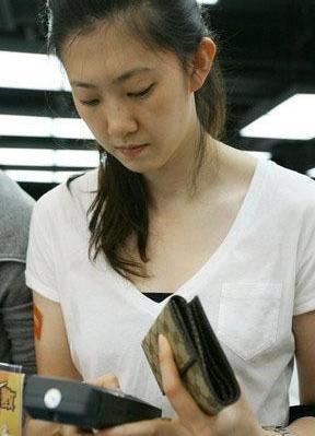 排球第一女神 老公比她矮十厘米 离婚后表示：老公达不到我的要求