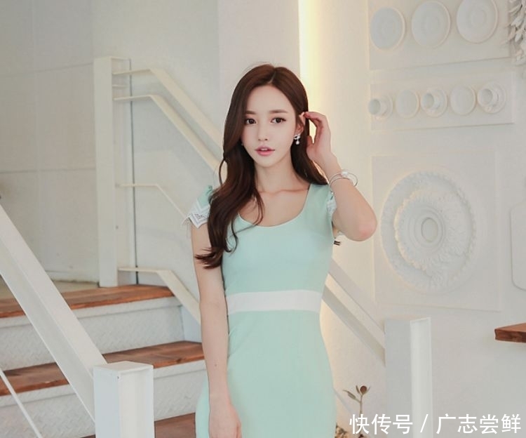  『美女』身形有致的紧身裙美女，显得高挑靓丽，养眼又上镜