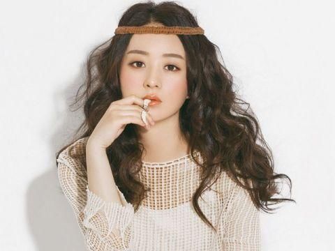 有4个特征的是美女的“标志”，赵丽颖有2个，杨幂仅有一个