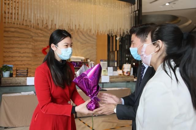  [中观察]14天“疫”路相伴温暖相守