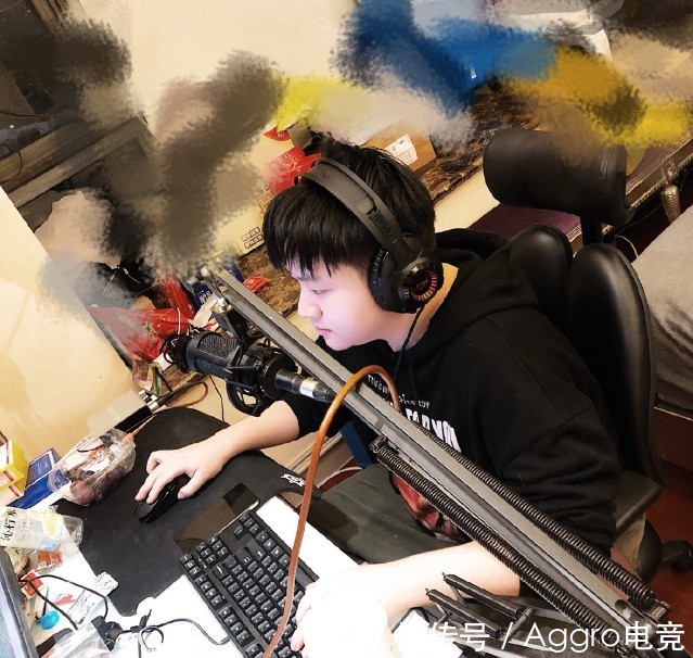 UU发博宣布复播消息，卢本伟躺上热搜，这一波炒作很成功