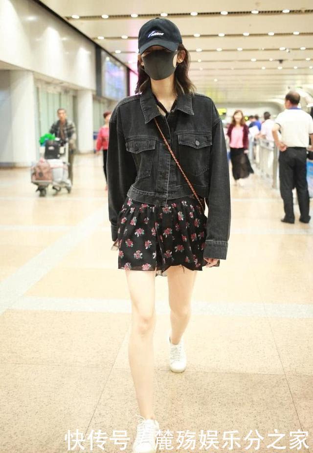 秦岚娜扎撞衫同款牛仔夹克衫，一个搭短裙，一个搭短裤，谁更美