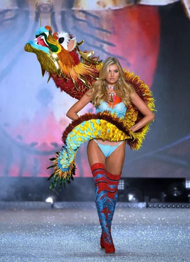 我膨胀了，维密超模的街拍竟然也敢学！