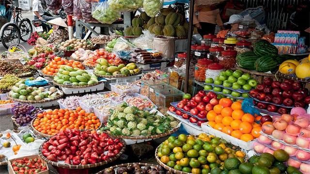 这里“拒绝中国游客购买商品”，还索要“小费”，网友：不会去了