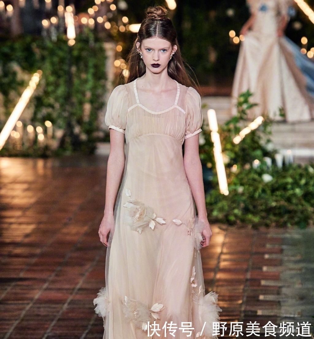 「感觉」Rodarte 2020秋冬系列,经典吸血时尚又复古,复古黑暗且不失浪漫