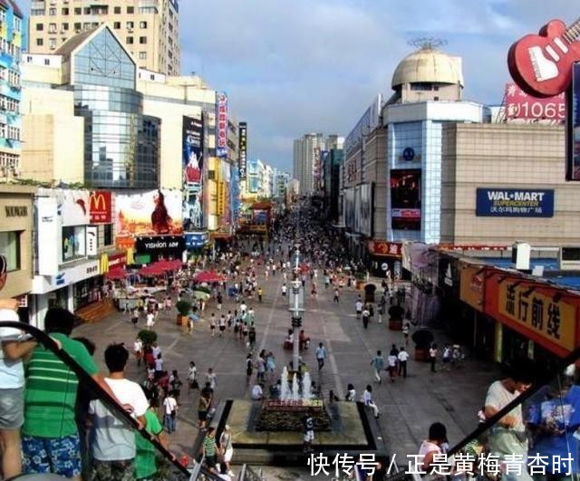 山东最个性步行街,墙上满是彩绘图案,如今已成网红打卡圣地