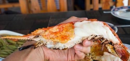  「至少」湄公河大虾一只至少一斤，泛滥成灾后，为何中国吃货说不敢吃？