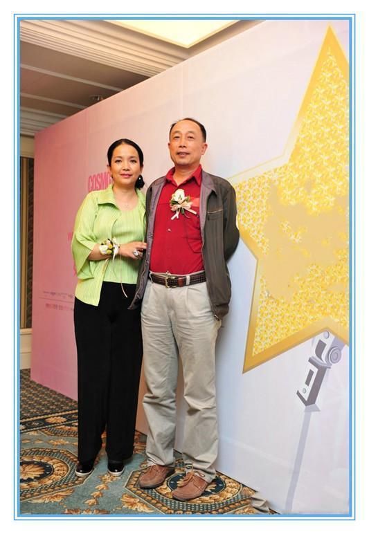 58岁吕丽萍保养得宜，穿旗袍嫩似28岁，但看完下半身我沉默了!