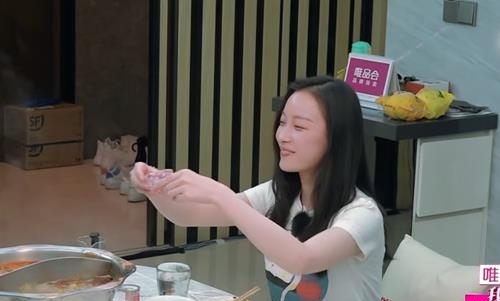  【倪妮】王鸥与倪妮同时素颜出镜，看到俩人素颜状态，网友：先撤了！