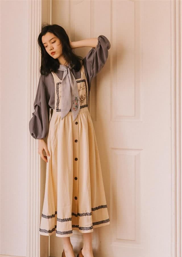  『纤细曲线』今年春夏一定不要错过这款“法式衬衫”，优雅又时髦，谁穿谁吸睛