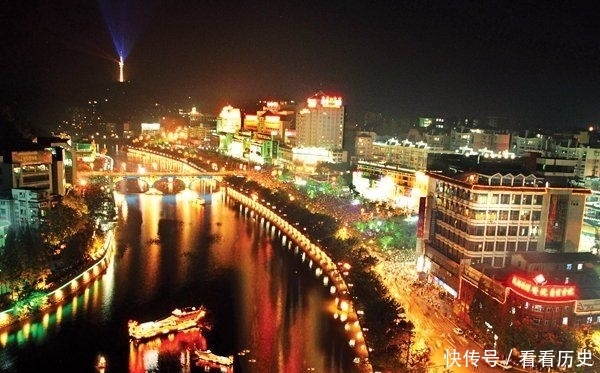 这座城市曾经是四川第三大城市，车牌川C，如今没落进不了前十！