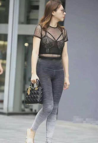 潮流有范的打底裤，显得美观优雅又有档次！