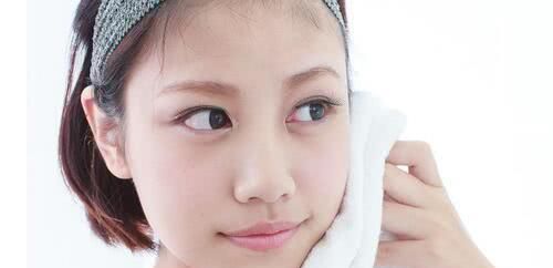  #角质以后#频繁去角质，肌肤变差不说，还让昂贵的护肤品白搭！