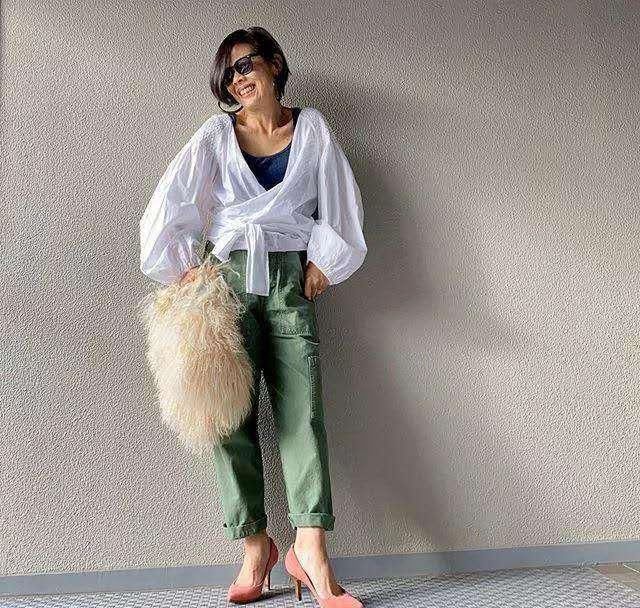  网上：56岁大妈在网上晒自己的穿搭，意外爆红全网，网友：气质女神