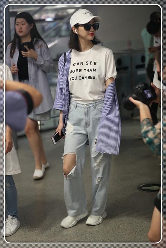 景甜坐姿真高明！双腿夹的没有一丝缝隙，网友：张继科太不称职了