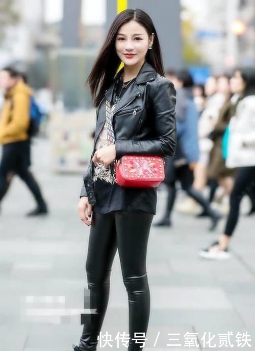  #性感#时尚街拍：短裤长腿美女，穿出性感好身材，美丽动人引人注目