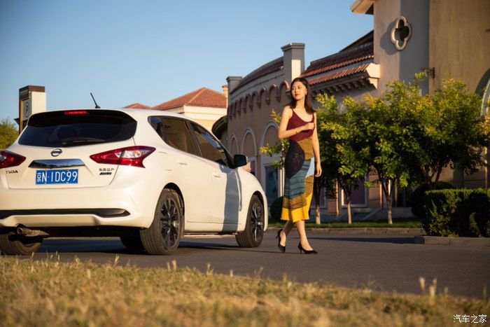 和骐达TIIDA一起行过一座城，邂逅一次“美”