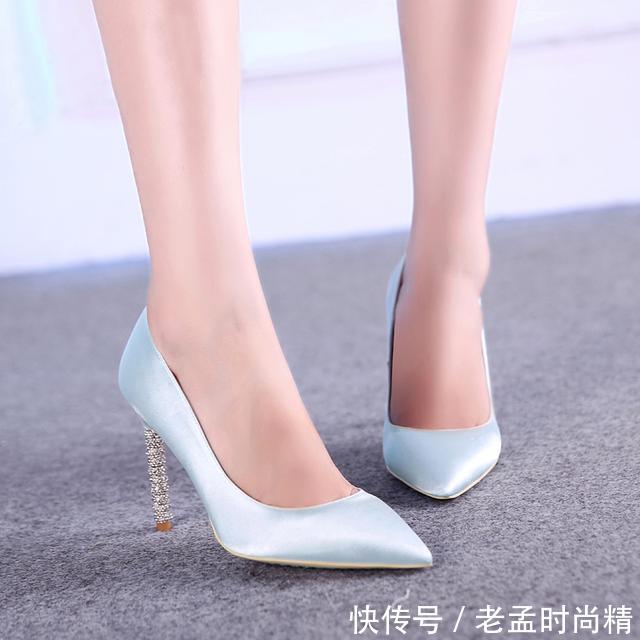  #爱不释手#高跟鞋是最能展现一个女生的魅力，以下这七款绝对让你，爱不释手