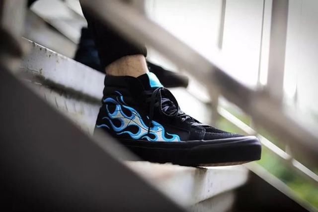 不仅吸金还吸睛!近期街头最 “炸” 的鞋就是这双了!