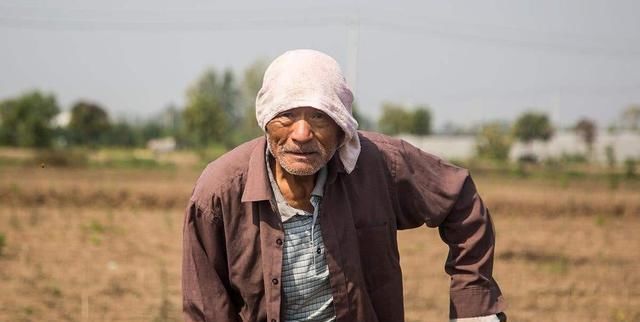  只能|农民老了怎么办？