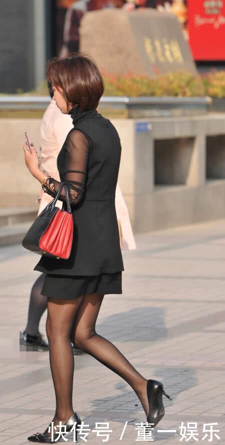 短发小姐姐黑丝高跟鞋很迷人，是去上班吗？