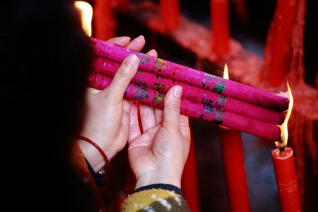 寺庙烧香拜佛时，切记五大禁忌，不懂的可以看看