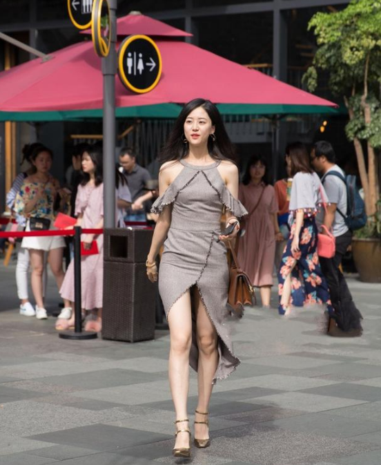 街拍：看到天仙般的图五小姐姐，一整天心情都美美的！