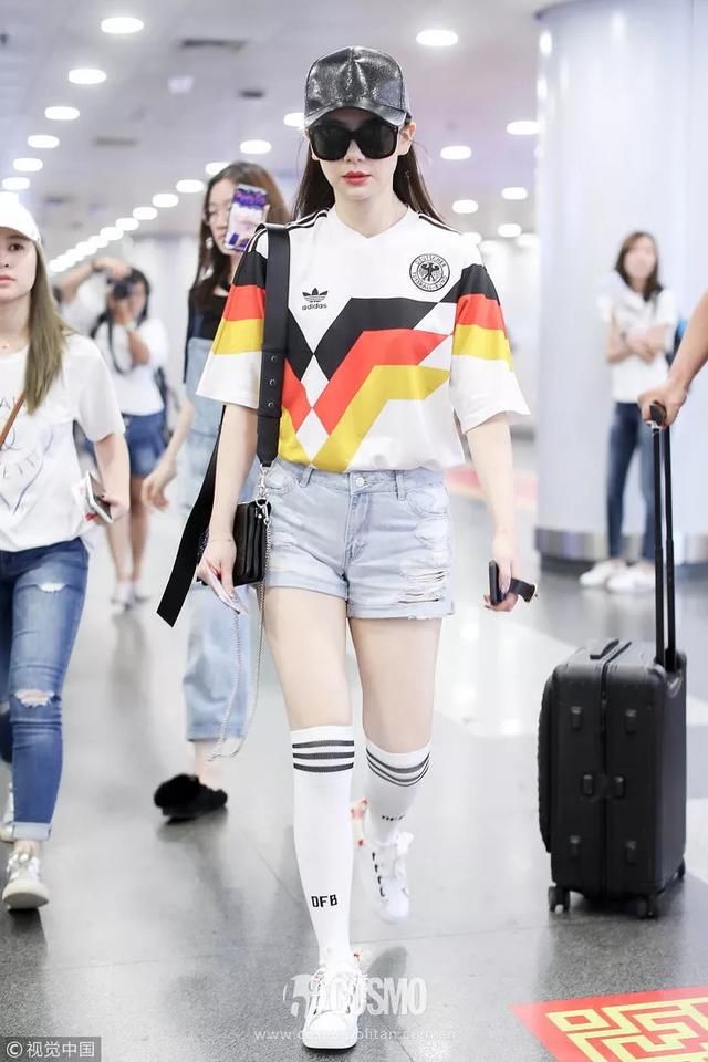 时髦办｜腿长成这样，请放过长筒袜