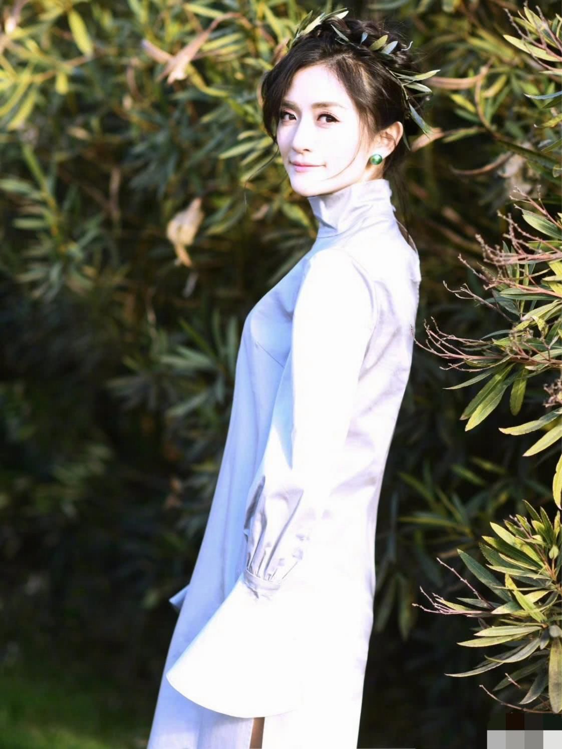 明星主持人年薪多少钱?何炅谢娜年入千万,最少