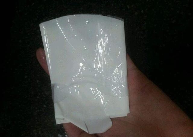 等于■敷面膜时,这层“塑料纸”别丢掉了,要不然面膜就等于白敷!