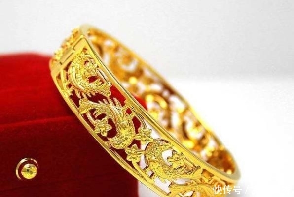  「金手镯」金店离职店员偷偷告诉我，买金手镯时这3种最好不要买，谁买谁亏