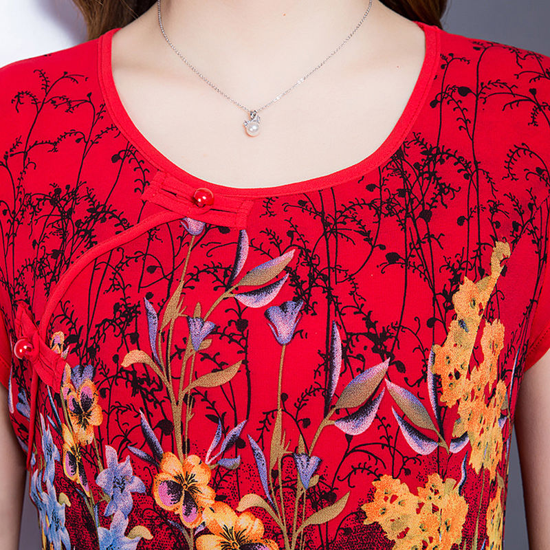 40岁女人不要穿的太复杂，这些简单的连衣裙，成熟稳重有女人味