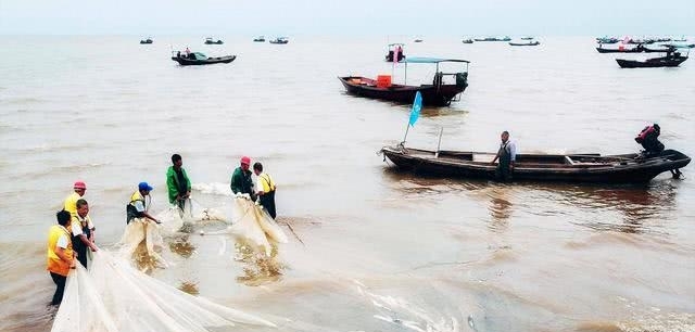 广东人民想哭！既躲不过汛期提前一个月，也躲不过台风登陆偏强！