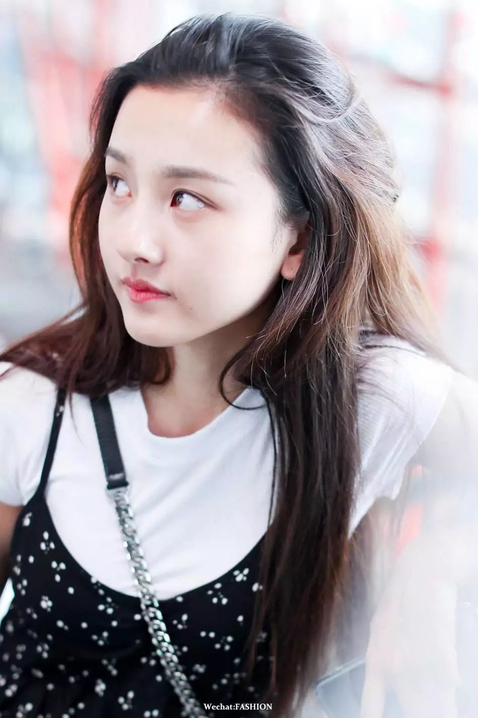 明星 | 孟美岐机场大玩“下半身失踪” 韩雪太会穿献上我的膝盖