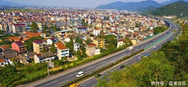  『高铁』浙江杭州富阳区一个大镇，入选全国千强镇，毗邻富阳高铁站