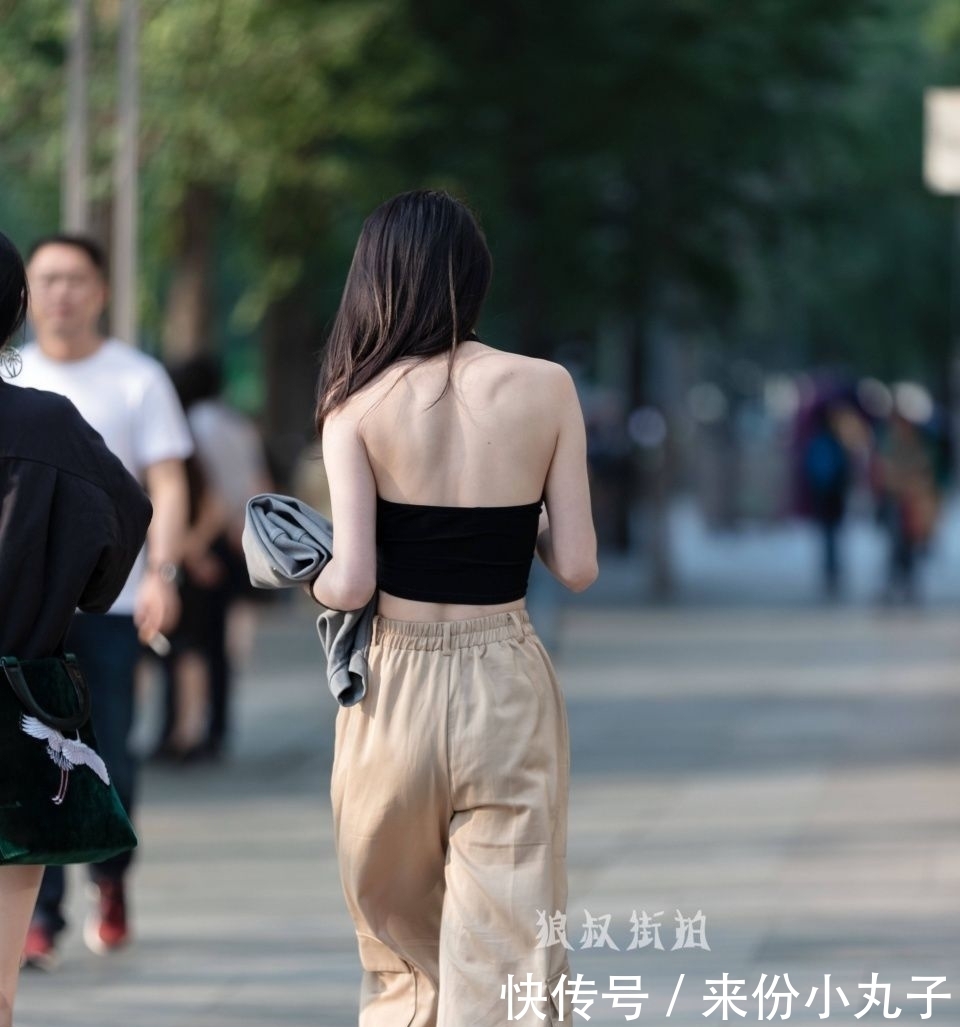 【大胆】街拍:时尚妹妹你大胆的往前走!背影杀手千万别回头