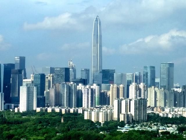 华南第一摩天楼，直入云霄，它的确气派！