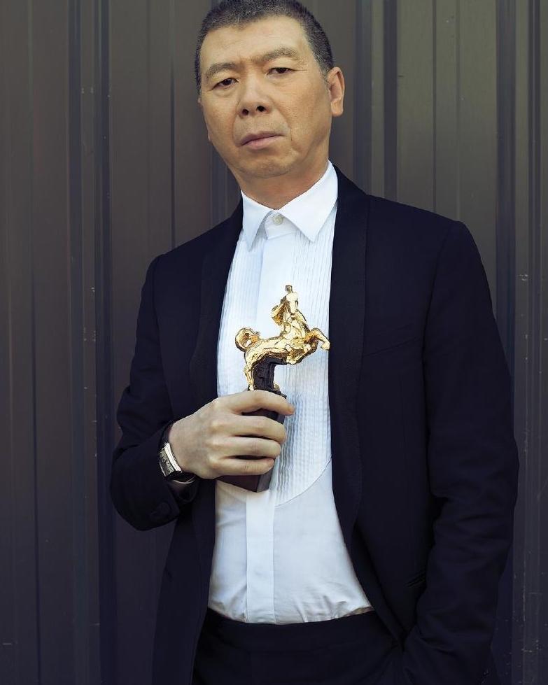 冯小刚发文怒斥造谣, 个人纳税数亿元, 范冰冰曾拒绝千万片酬!