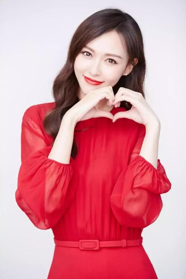 唐嫣腿也太长了，5分短裤都被她穿成热裤，脚踝成热议“亮点”