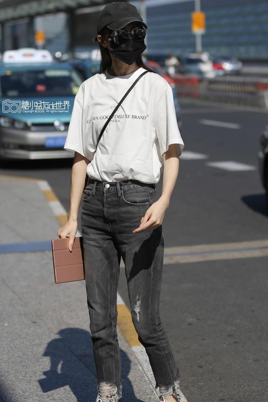 唐嫣到底有多瘦? 这么窄的紧身牛仔裤都穿不满, 网友: 有没有80斤