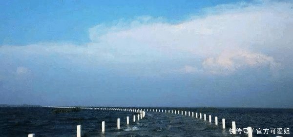 中国的网红水上公路惹争议,当地人叫苦不迭,谁该为此买单?