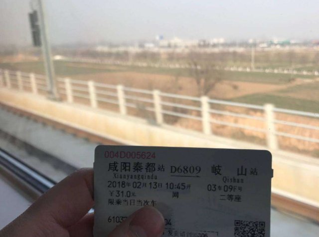 高铁时速250KM，为啥却不配备安全带设计师加了很不安全！