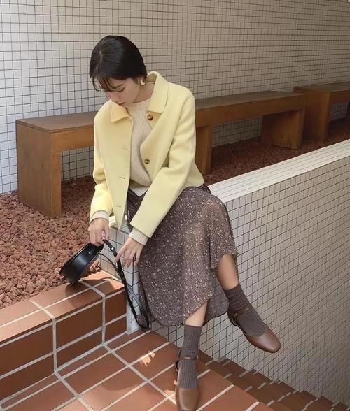  「春天」裙子+平底鞋=2020春天最洋气穿搭！