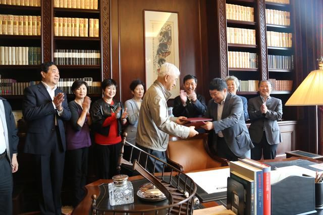 爷爷是民国首富，父亲还是中国首富，他却在一天内亏光150亿