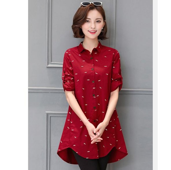 难怪，把裙子都扔了，流行的小衫太美，50岁妈妈穿上显瘦，迷人