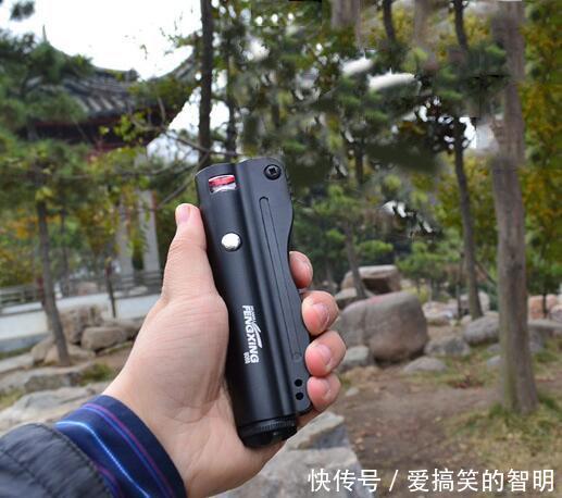 义乌又出一手电，也叫“防狼手电”，比弹弓厉害百倍，才2包烟钱